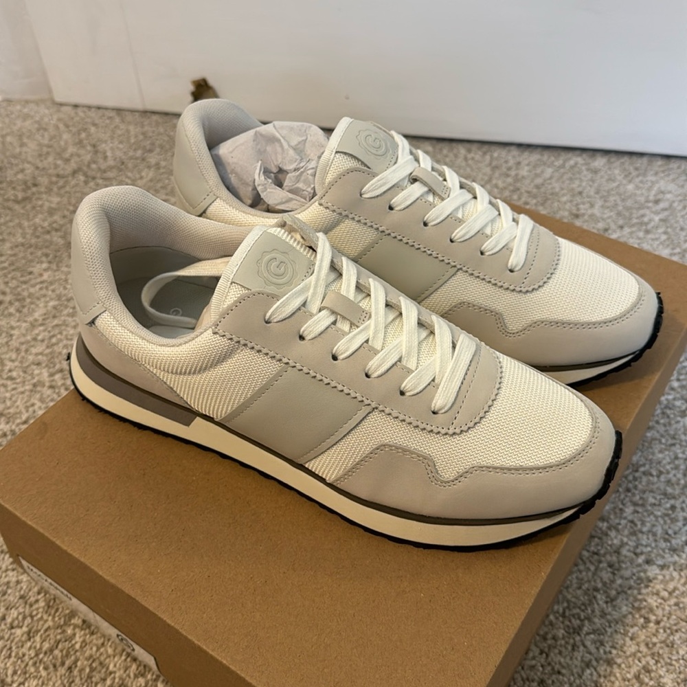 GREATS Athletic Sneaker. Size 10. White and Grey